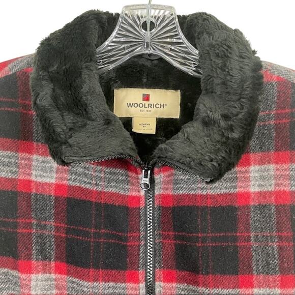 Woolrich women's flannel, zip up vest with pockets on sides. - Picture 1 of 11